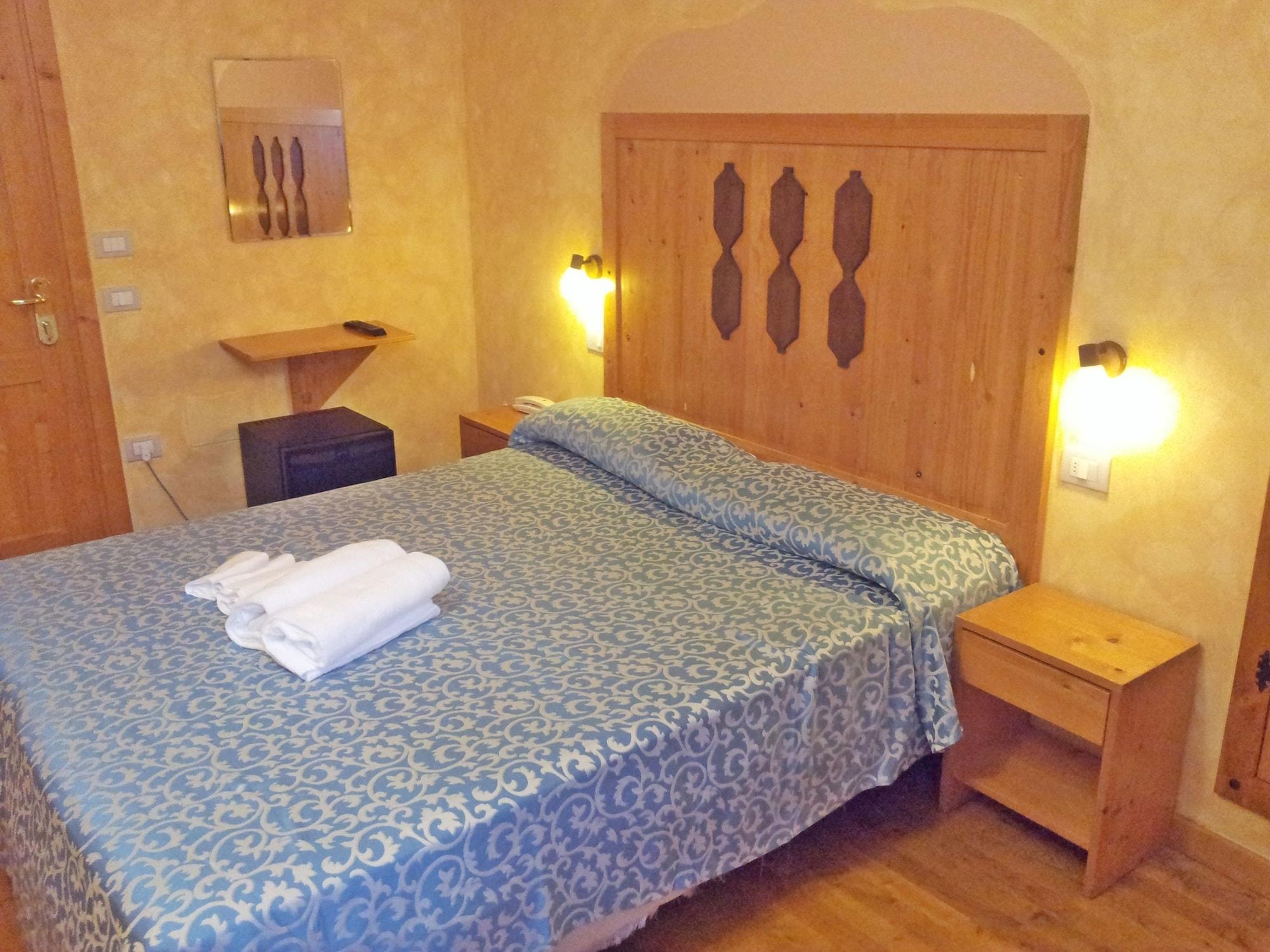 Hotel Tre Ceri Gubbio Kültér fotó
