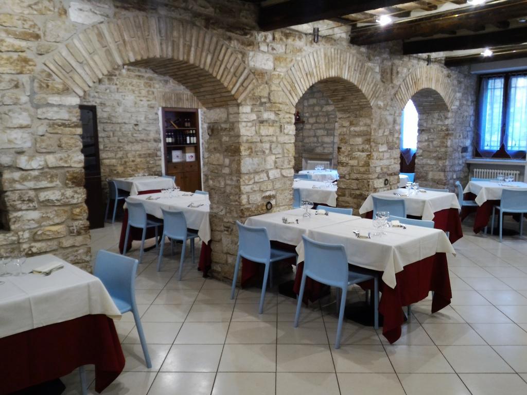 Hotel Tre Ceri Gubbio Kültér fotó