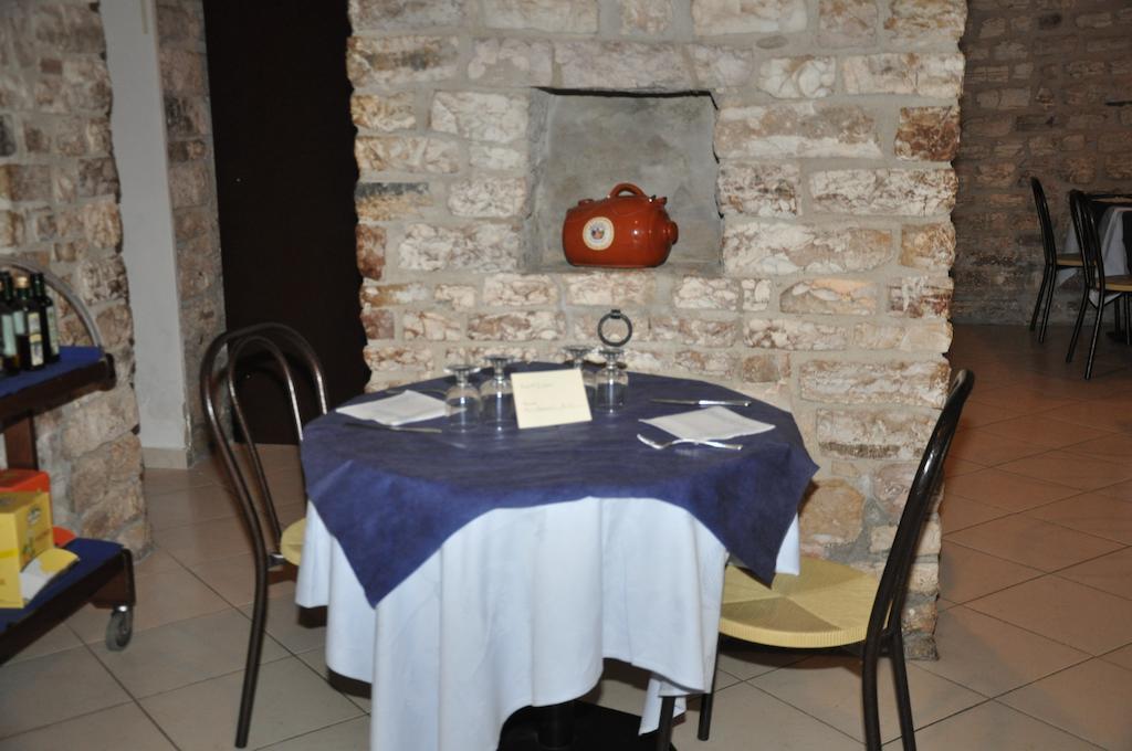 Hotel Tre Ceri Gubbio Kültér fotó