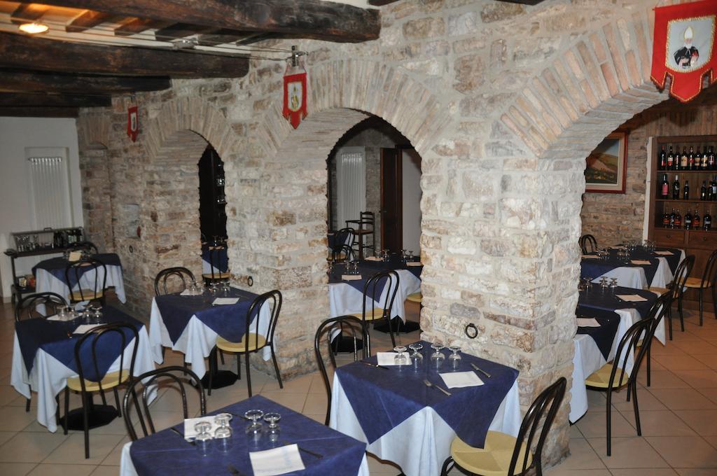 Hotel Tre Ceri Gubbio Kültér fotó