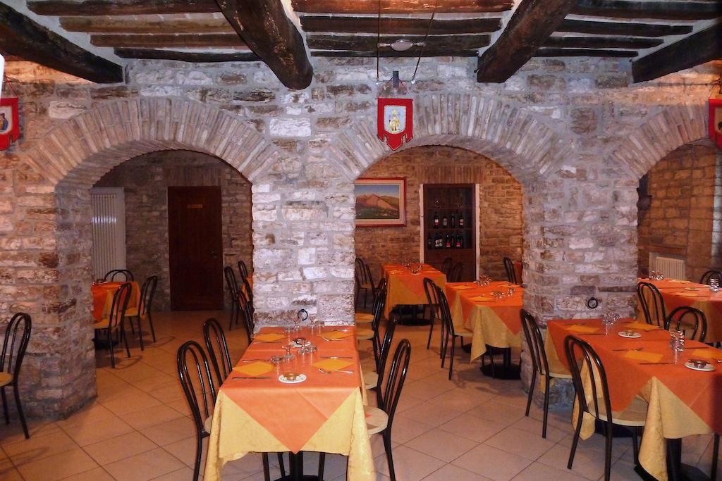 Hotel Tre Ceri Gubbio Kültér fotó