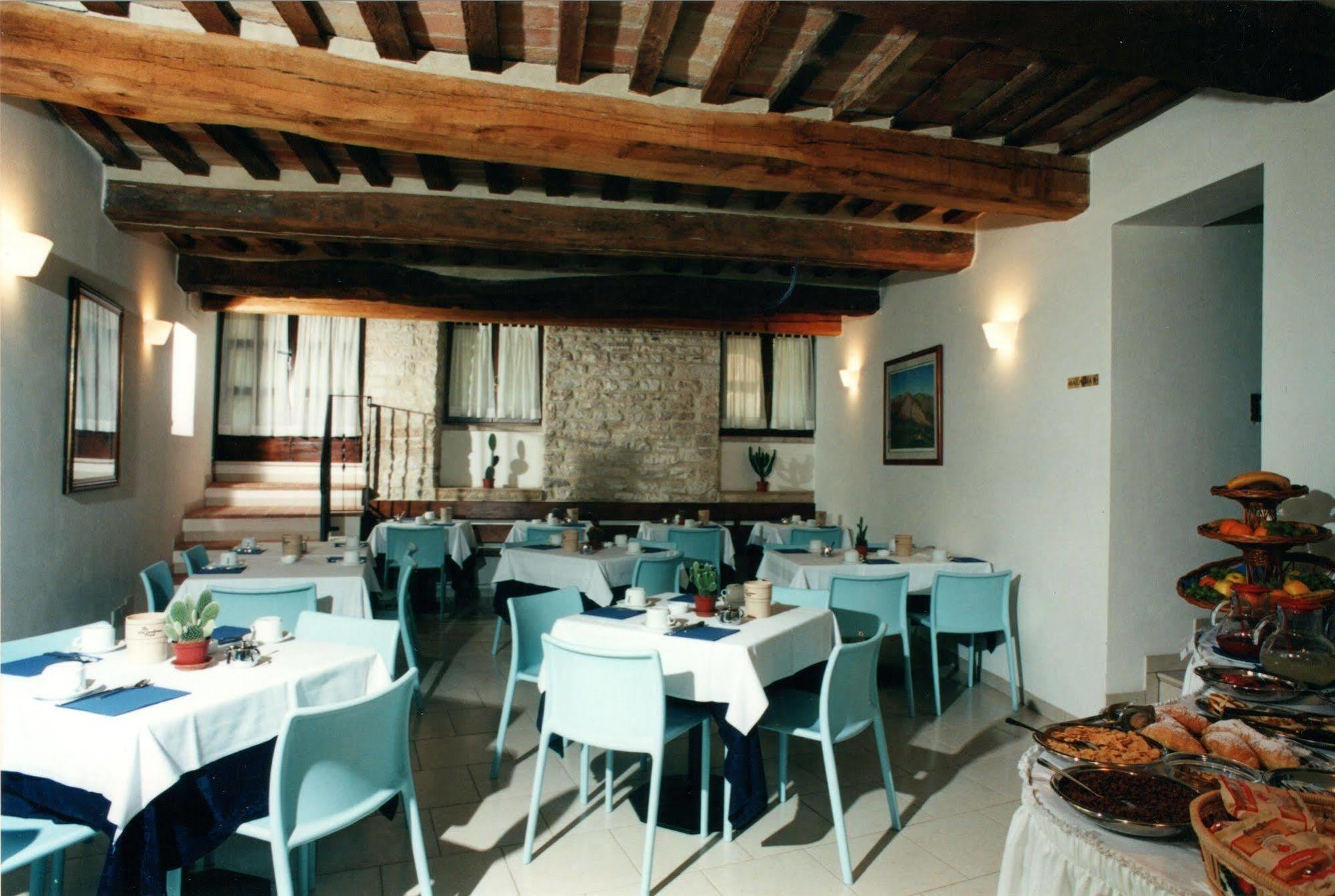Hotel Tre Ceri Gubbio Kültér fotó