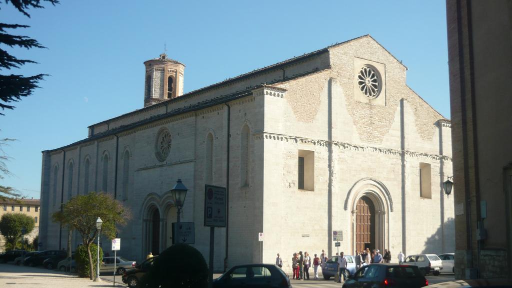 Hotel Tre Ceri Gubbio Kültér fotó